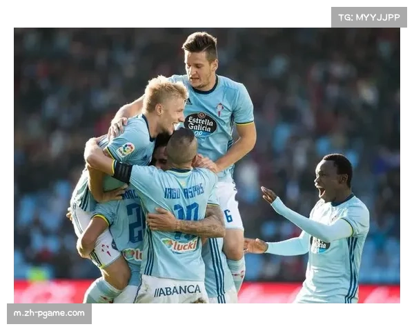 塞尔塔球员费尔洛佩斯遭侵犯回放 安赫尔抢断未触球直接放倒